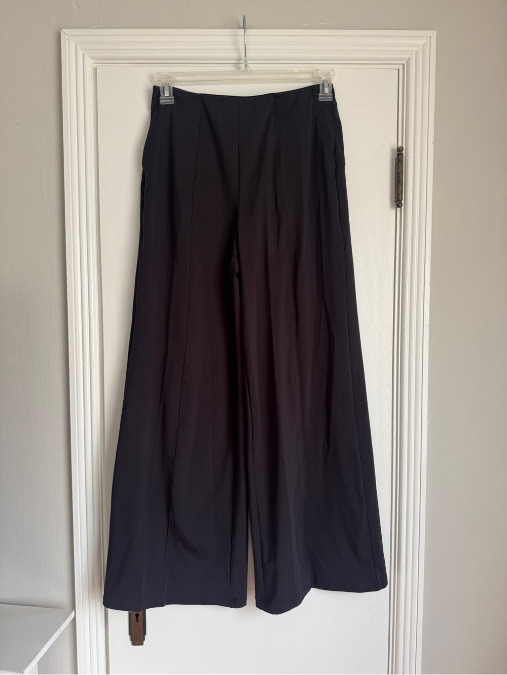 Old Navy Women’s Powersoft Black Wide-Leg Athletic Pants